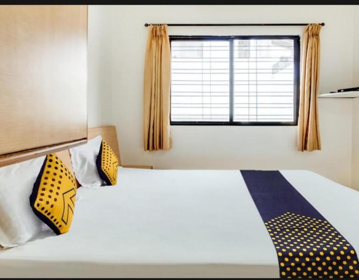 נאסיק Hotel Rahi מראה חיצוני תמונה