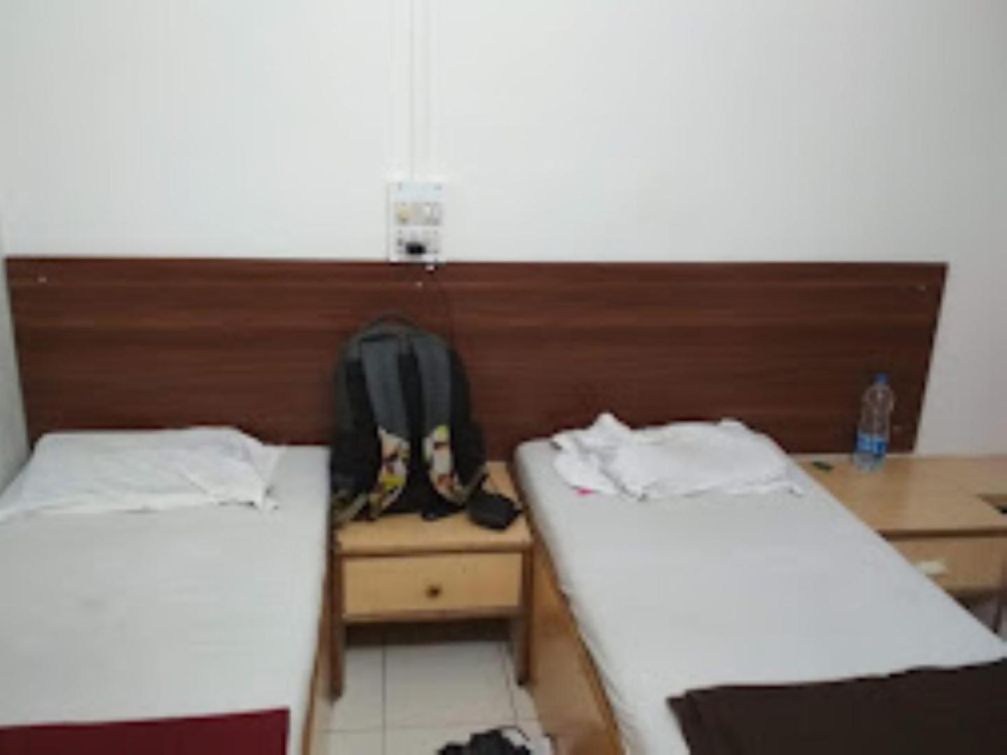 נאסיק Hotel Rahi מראה חיצוני תמונה