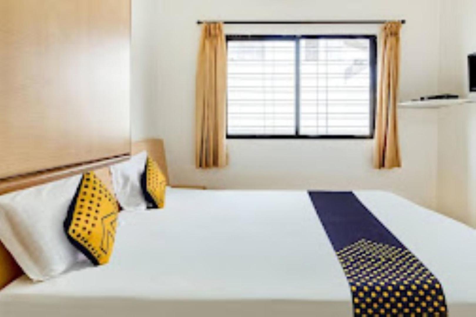 נאסיק Hotel Rahi מראה חיצוני תמונה
